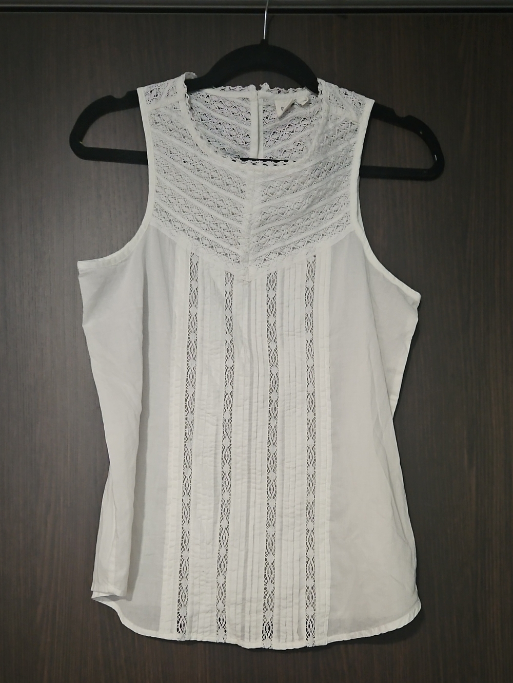 287. GAP White Lace Yoke Sleeveless Camisole